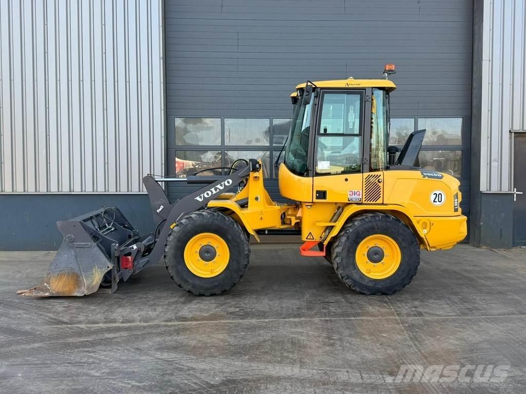 Volvo L30G Фронтальні навантажувачі