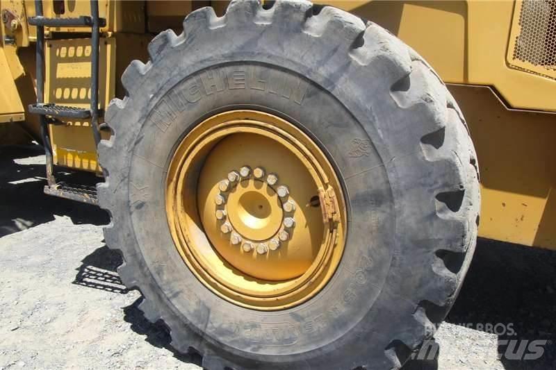 CAT 938H Фронтальні навантажувачі