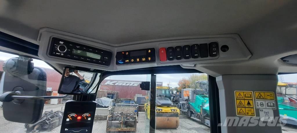 CAT 906 Фронтальні навантажувачі