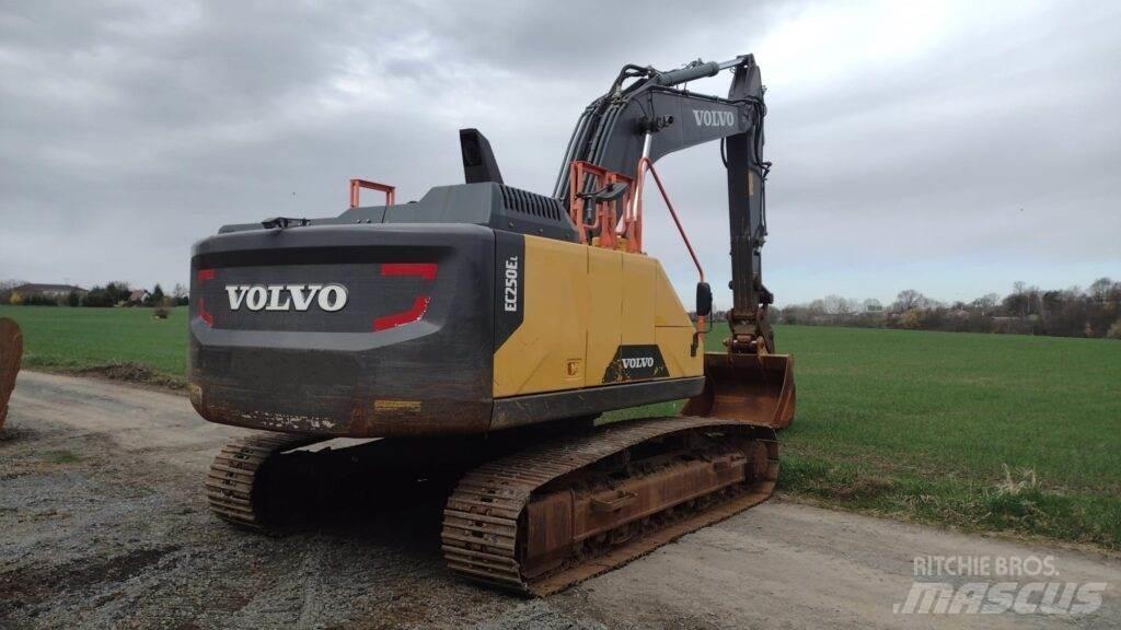 Volvo EC250EL Гусеничні екскаватори