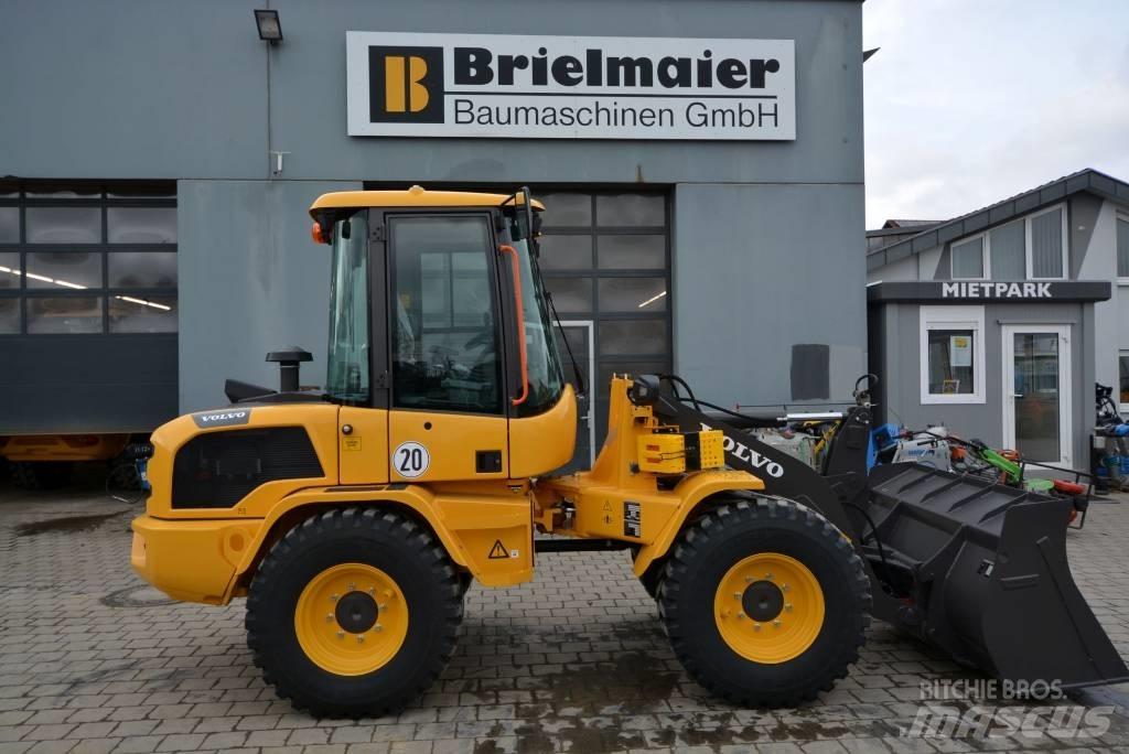 Volvo L 30 H Фронтальні навантажувачі