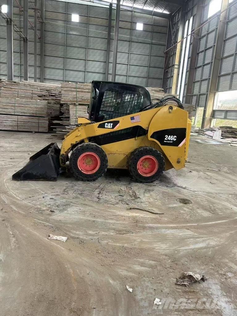 CAT 246 C Міні-навантажувачі