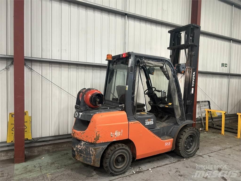 Toyota 02-8FGJF35 Газові навантажувачі