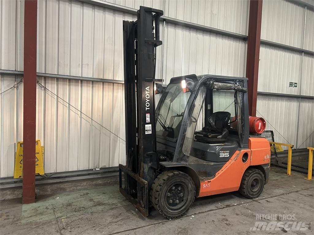 Toyota 02-8FGJF35 Газові навантажувачі