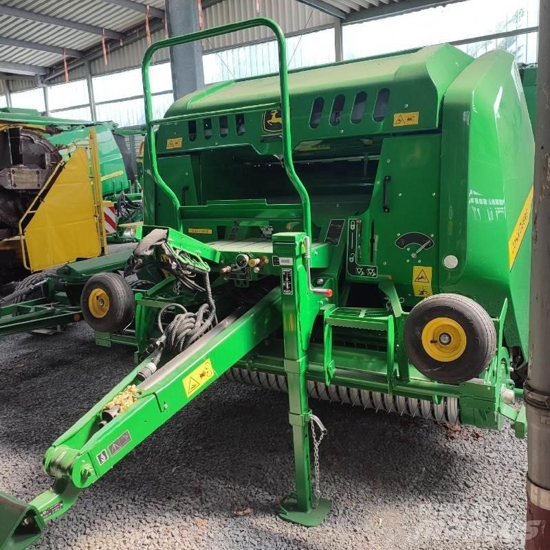John Deere F441M Рулонні прес-підбирачі
