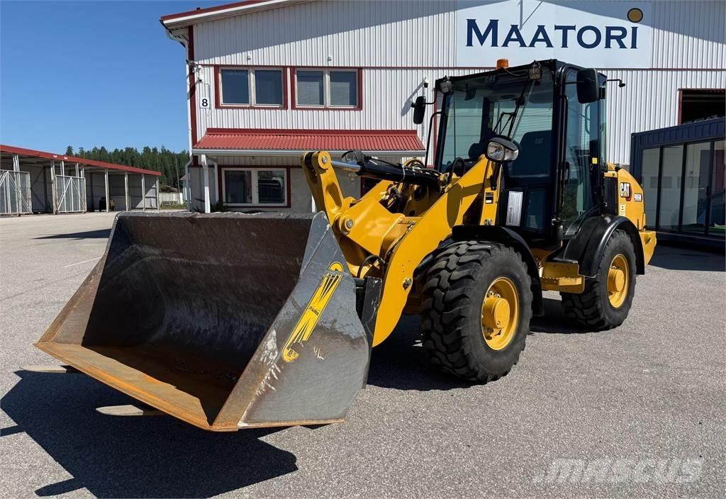 CAT 906M Фронтальні навантажувачі
