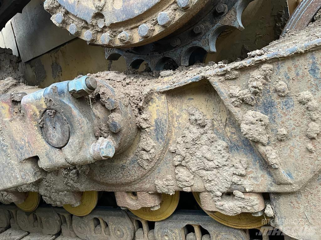 CAT D 6 T XL Гусеничні бульдозери