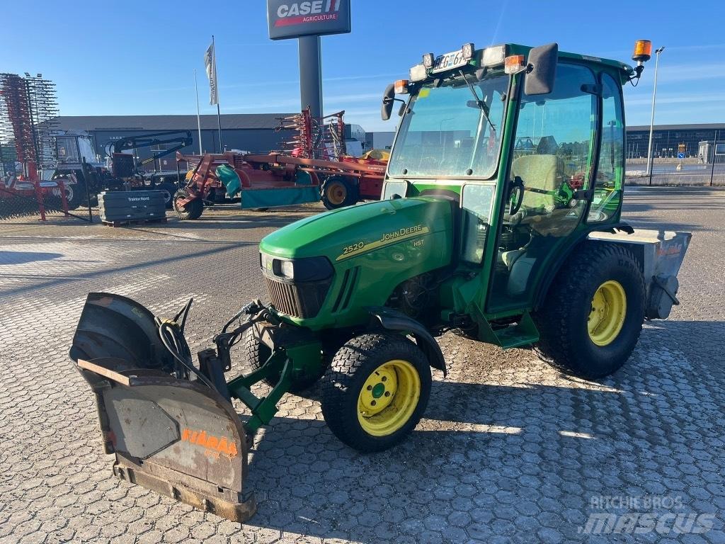John Deere 2520 HST Трактори