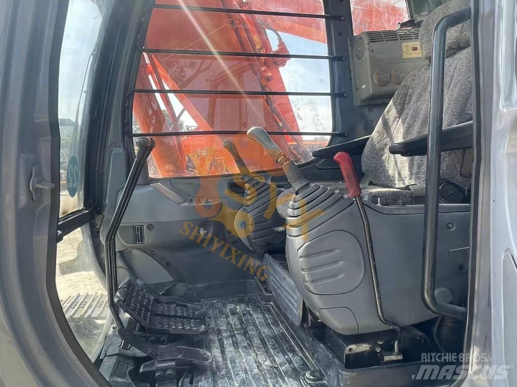 Hitachi EX 120 Гусеничні екскаватори