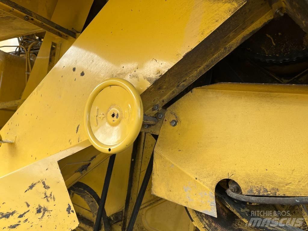 New Holland 8030 12´ Зернозбиральні комбайни