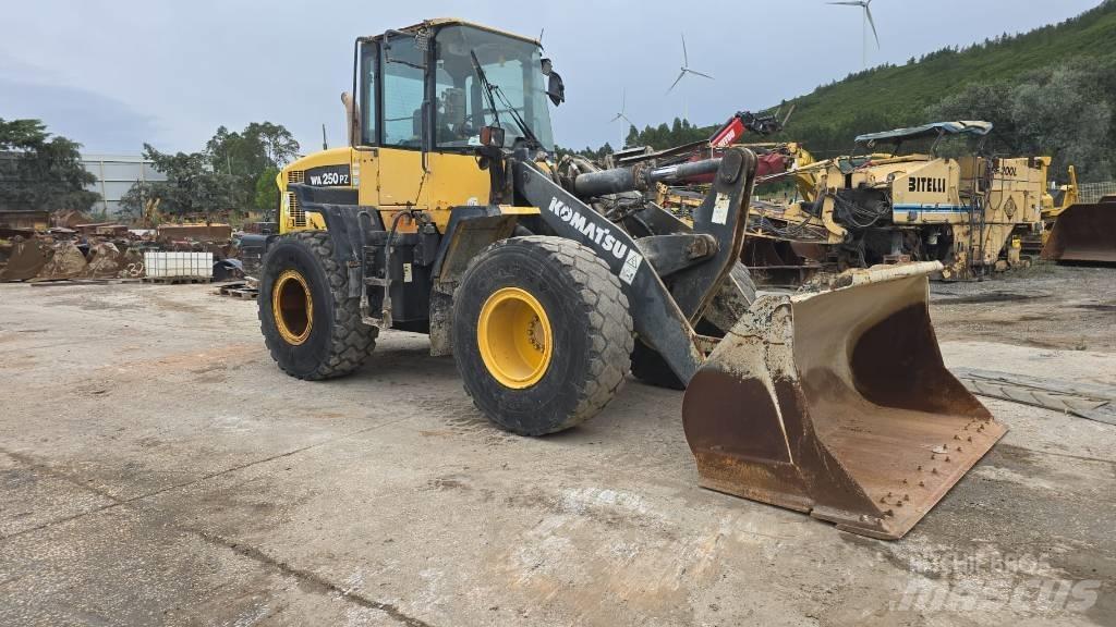 Komatsu WA 250 Фронтальні навантажувачі