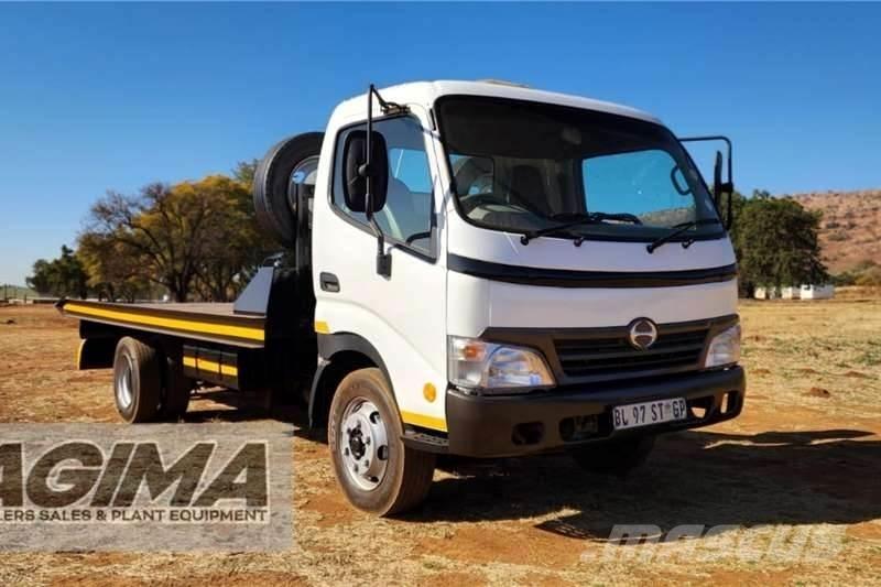 Hino 300 Roll Back Вантажівки / спеціальні