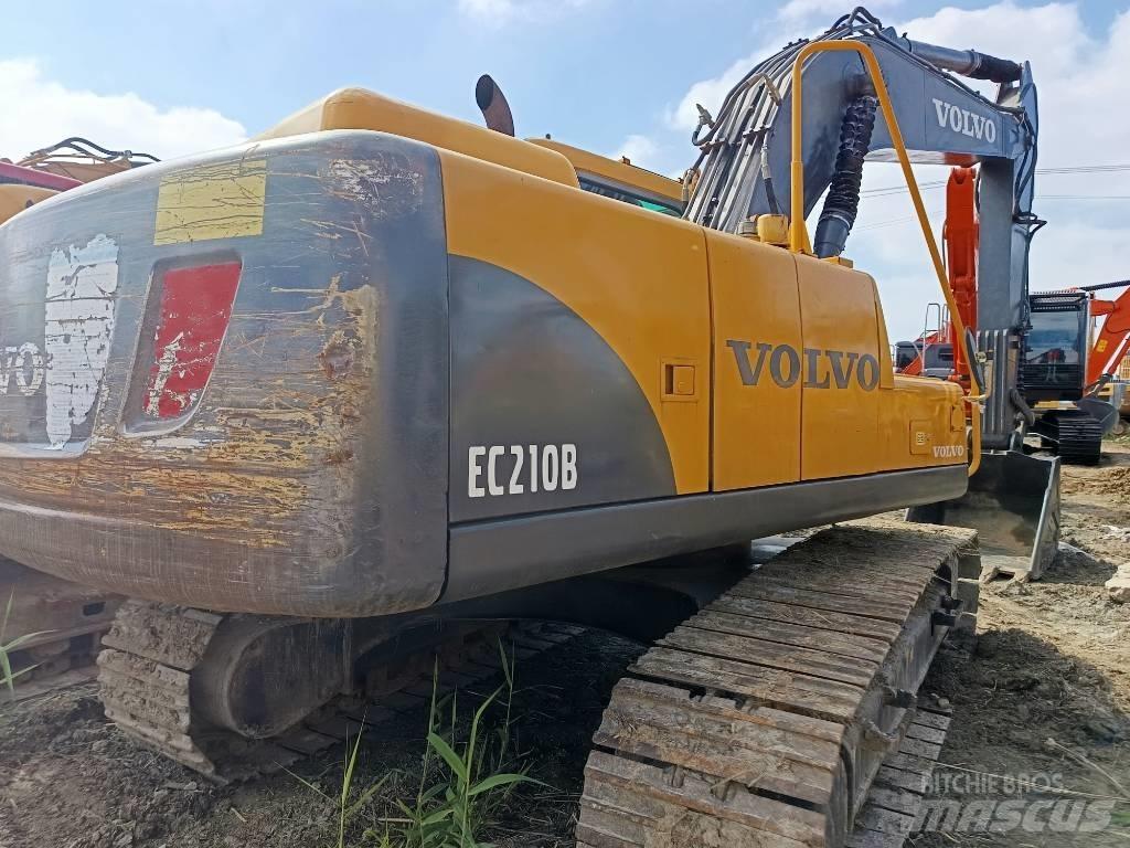 Volvo EC210B Гусеничні екскаватори
