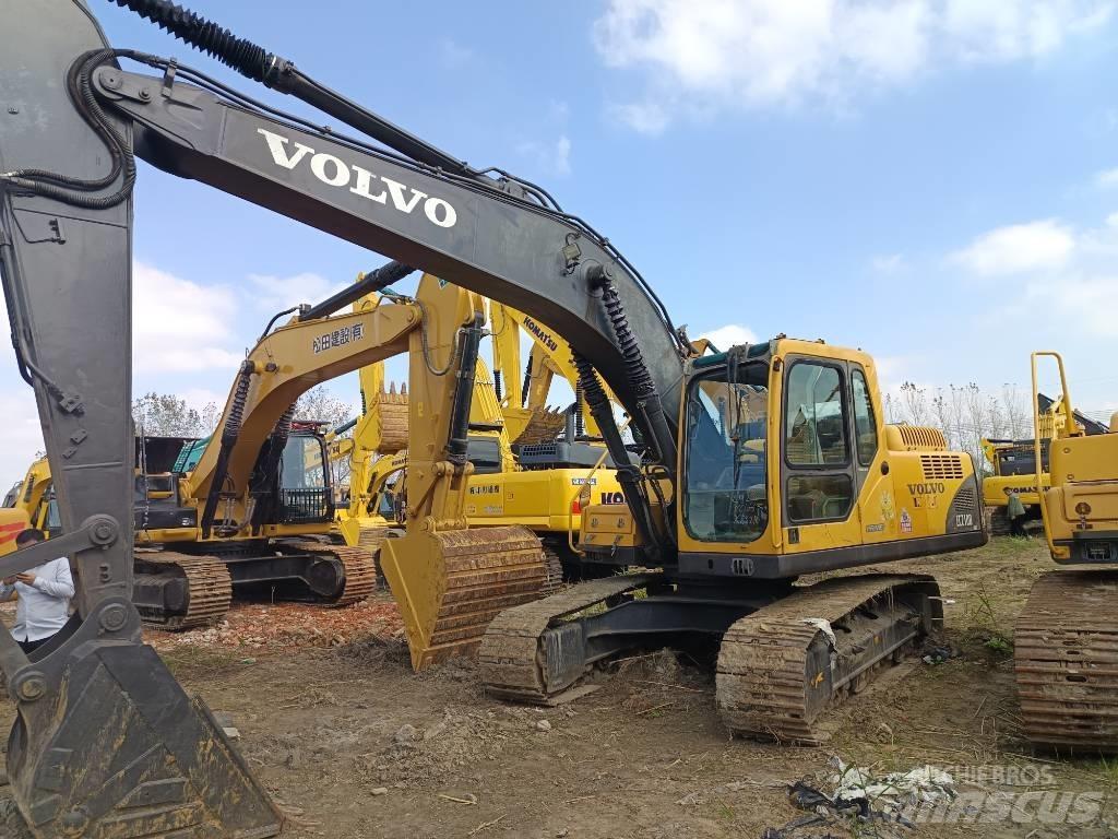 Volvo EC210B Гусеничні екскаватори