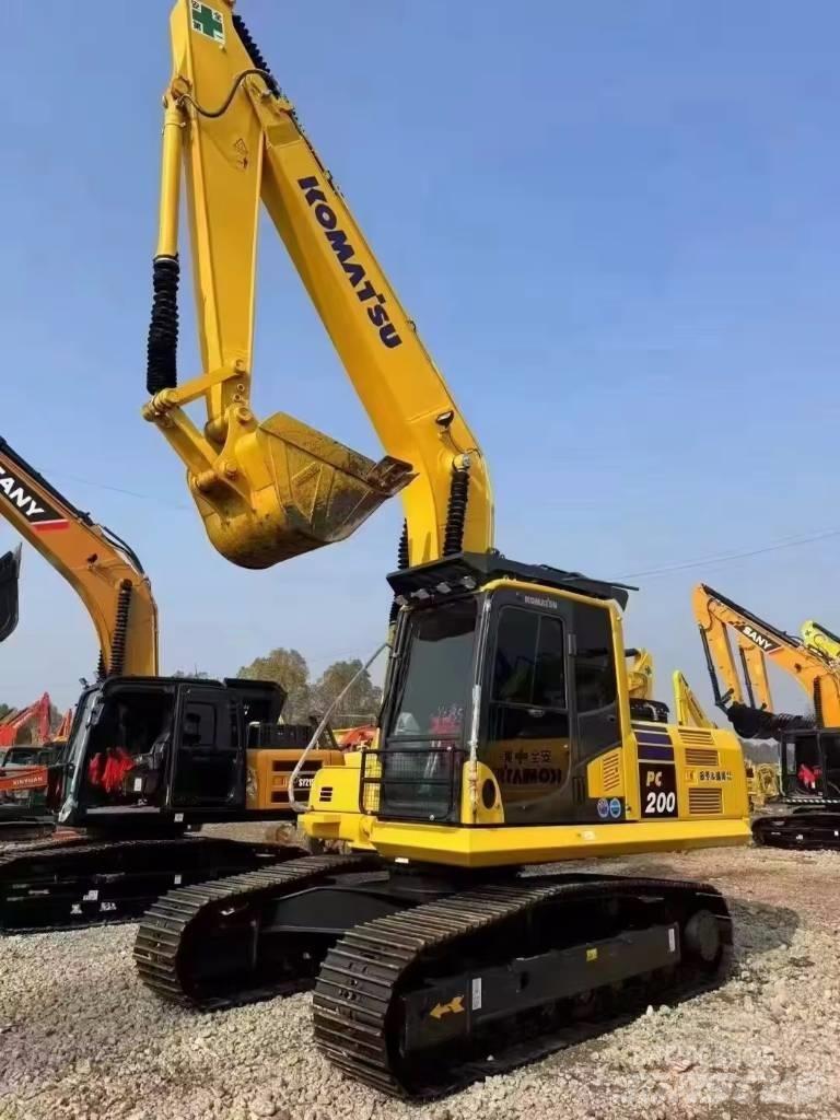 Komatsu PC 200 Гусеничні екскаватори
