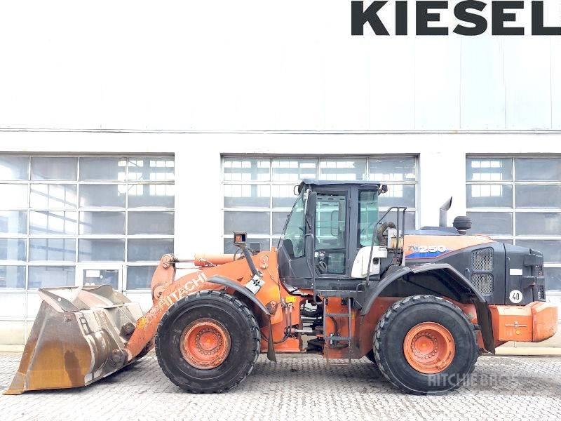 Hitachi ZW 250-6 Фронтальні навантажувачі