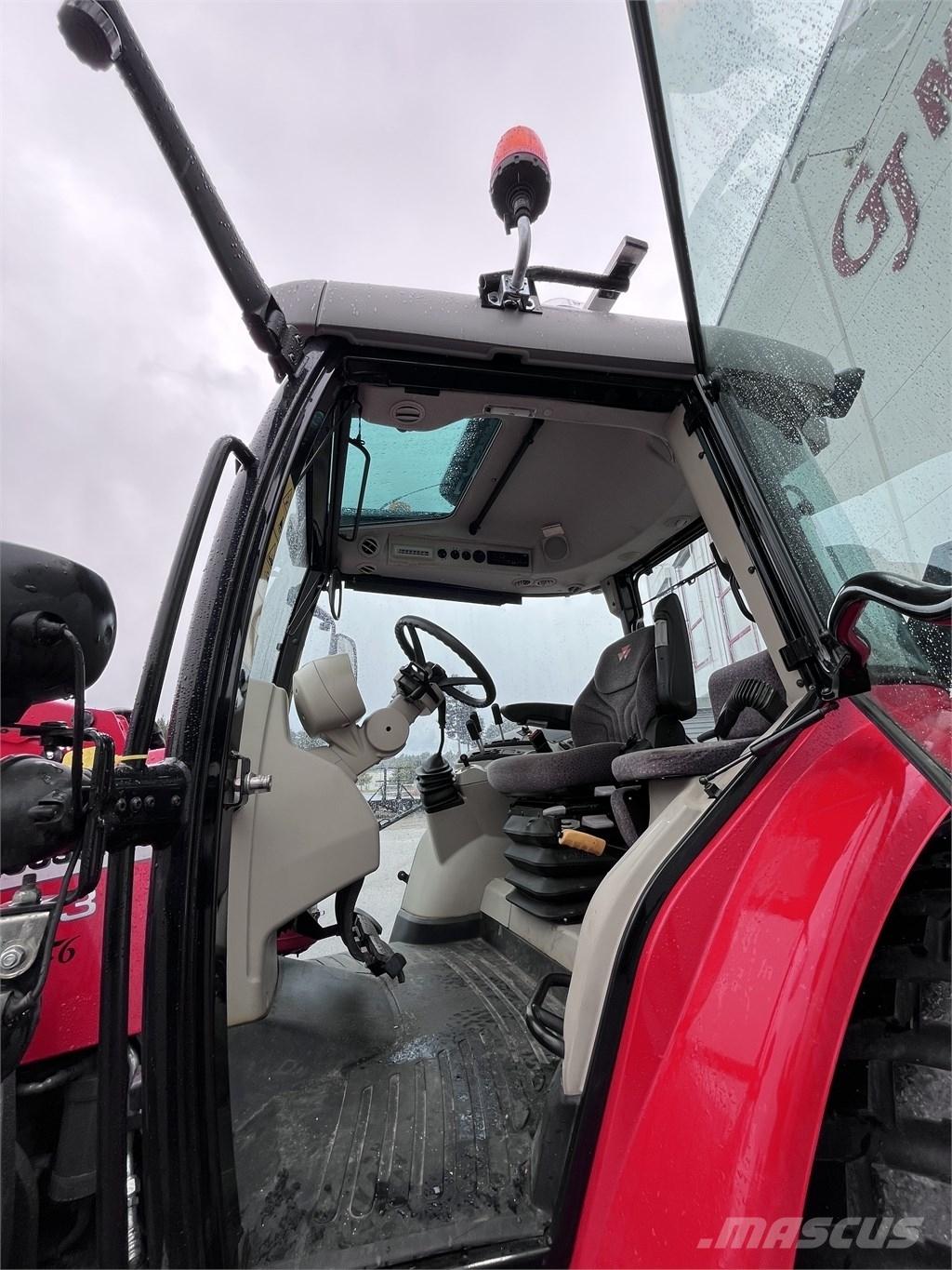 Massey Ferguson 5613 Трактори