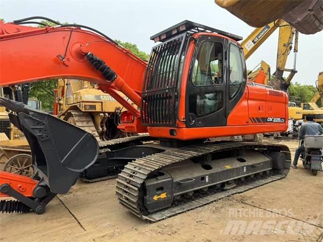Doosan DX 225 LCA Гусеничні екскаватори