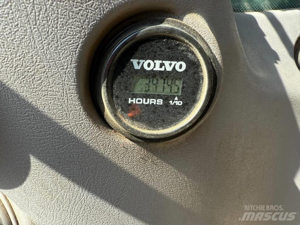 Volvo EC 220 E Гусеничні екскаватори