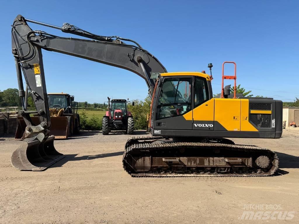 Volvo EC 220 E Гусеничні екскаватори