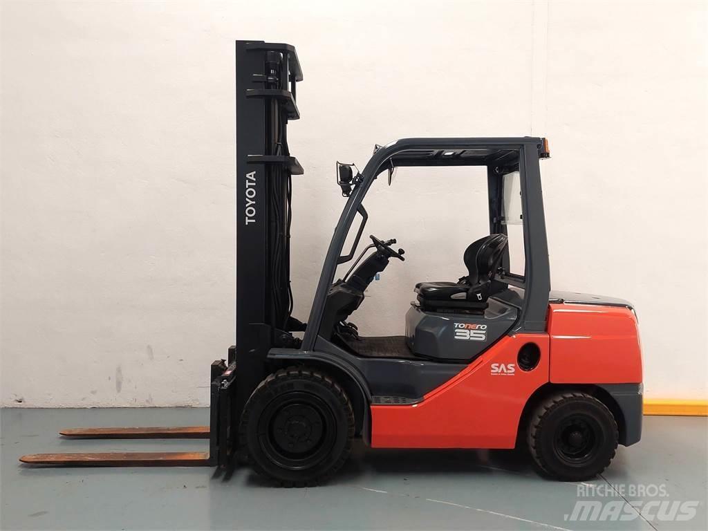 Toyota 52 8FDJF35 Дизельні навантажувачі