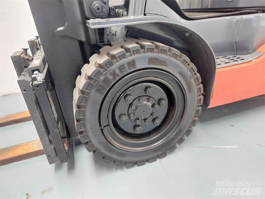 Toyota 52 8FDJF35 Дизельні навантажувачі