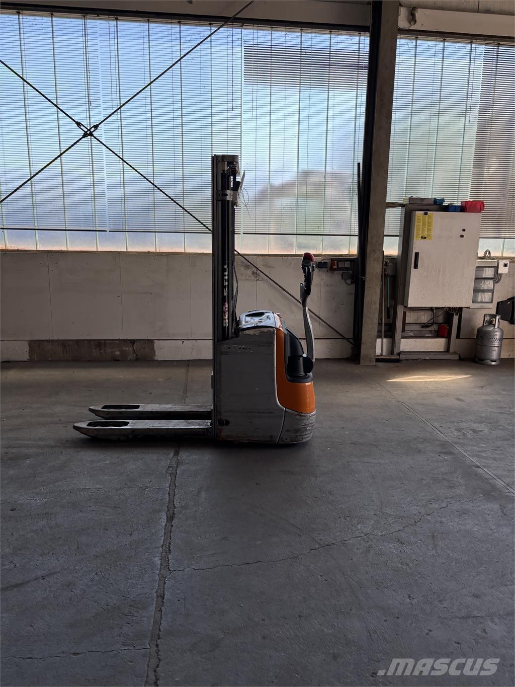 Still EXV 12i Самохідні електроштабелери