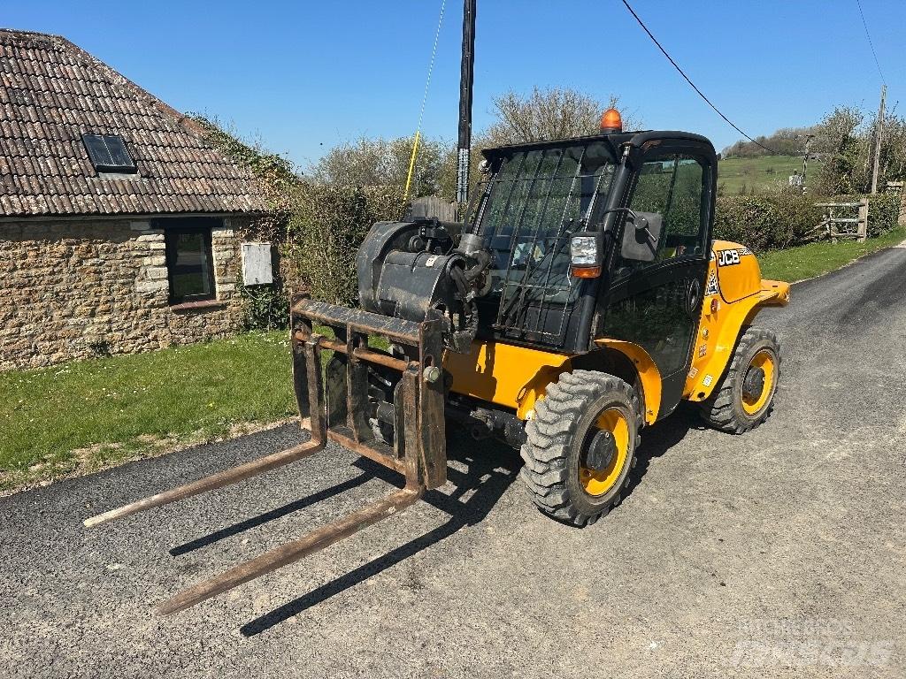 JCB 520-40 Телескопічні навантажувачі