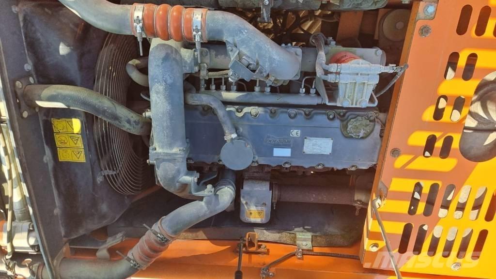 Doosan DX 225 Гусеничні екскаватори