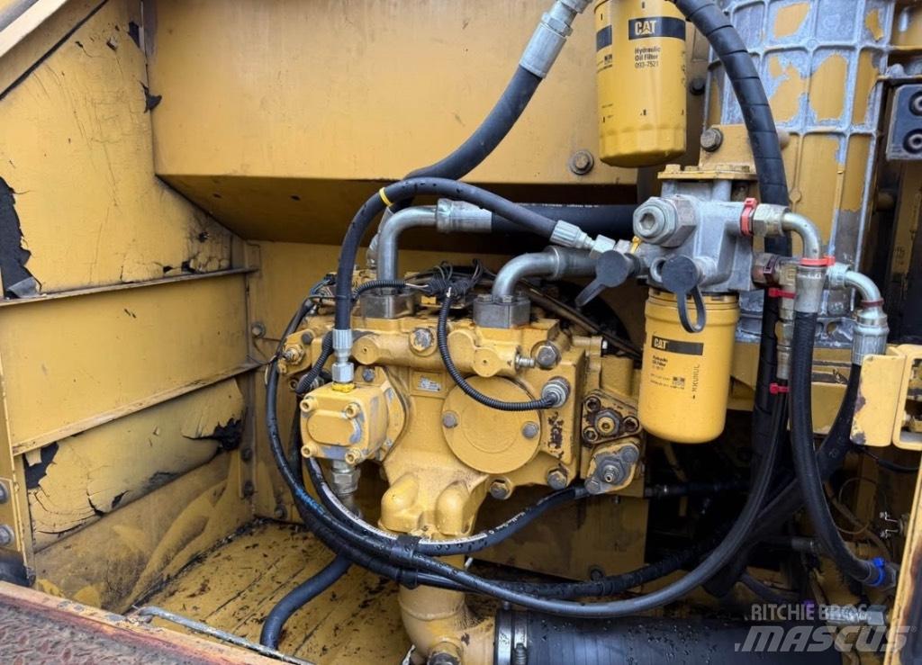 CAT 320 C Гусеничні екскаватори
