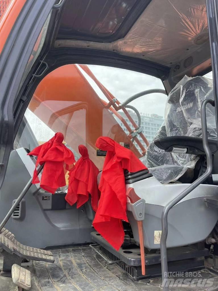 Doosan DX 300 LC Гусеничні екскаватори
