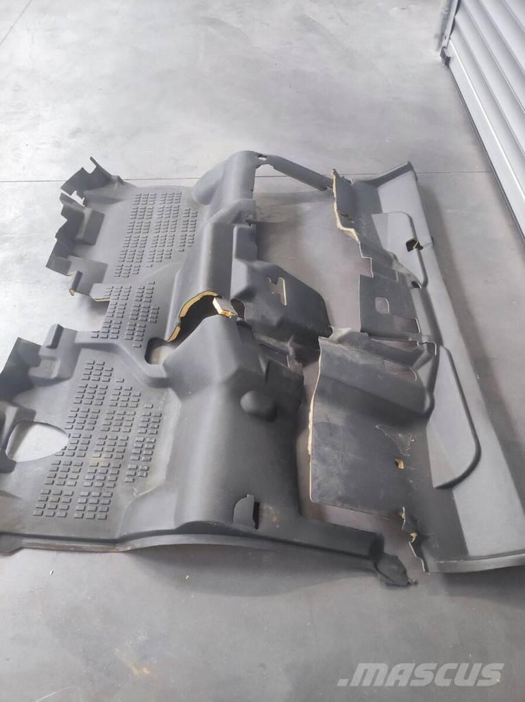 Nissan Floor Mat Кабіни