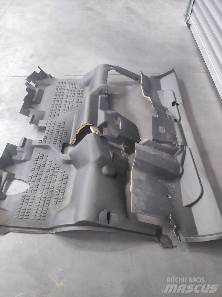 Nissan Floor Mat Кабіни