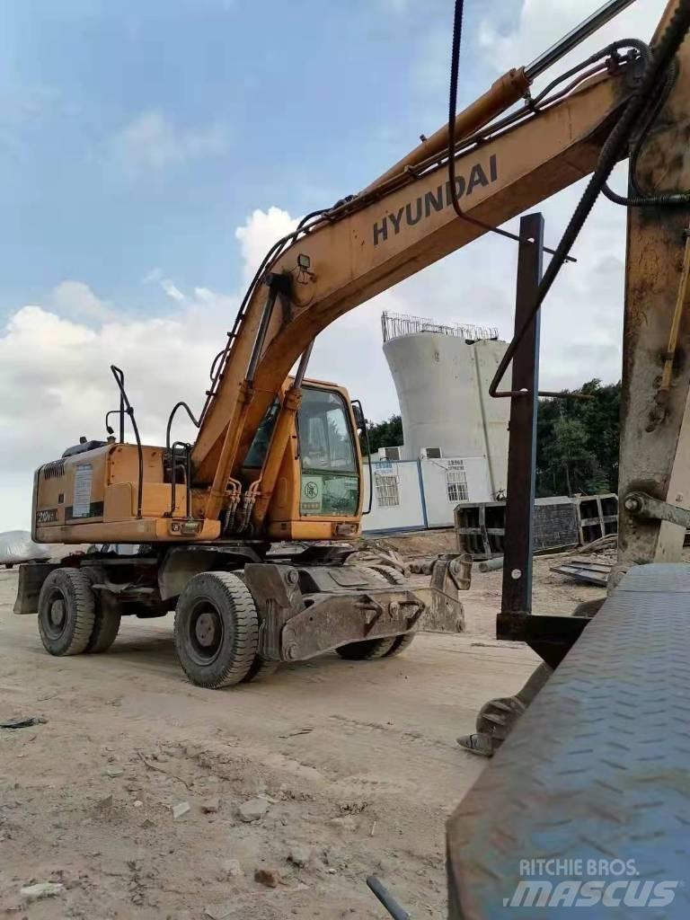 Hyundai 210W Колісні екскаватори