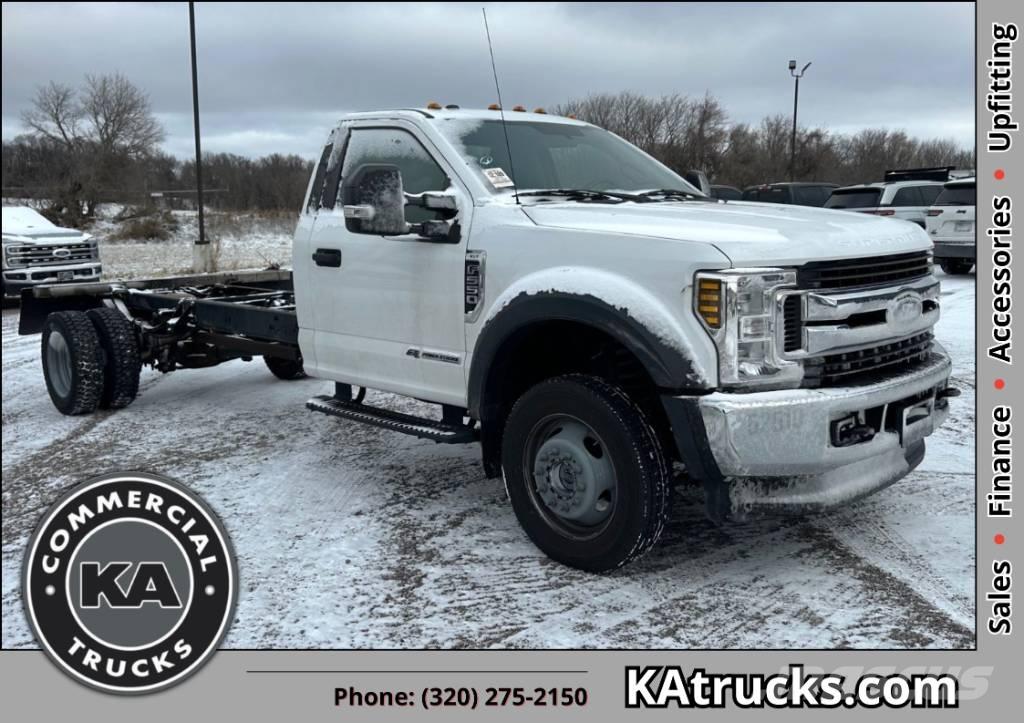 Ford F 550 XLT SD Шасі з кабіною