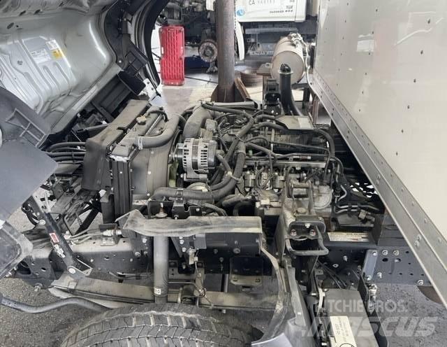 Isuzu NPR Фургони
