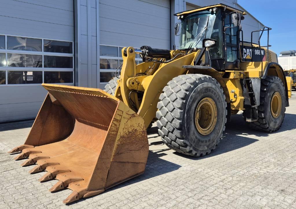 CAT 966M Фронтальні навантажувачі