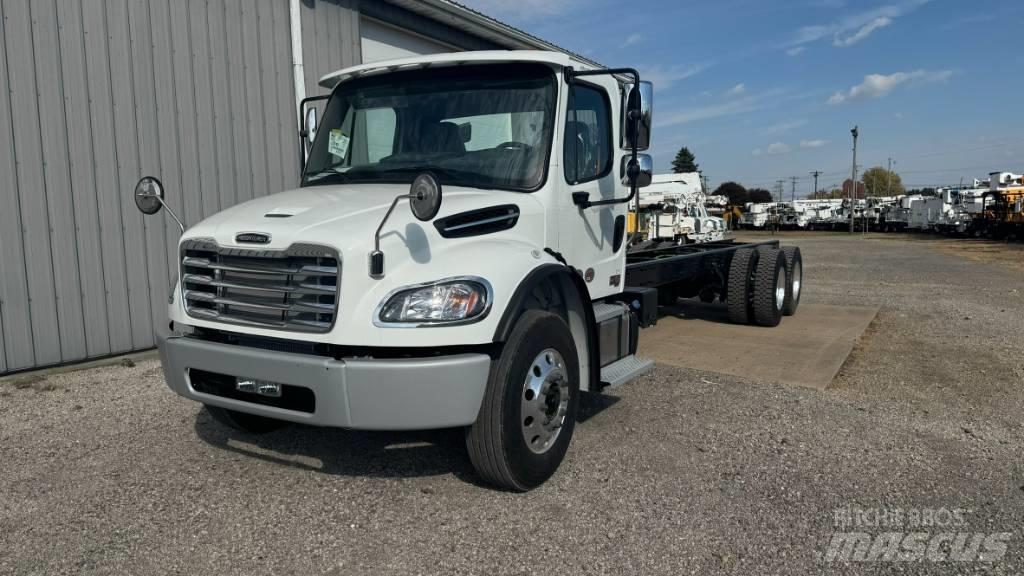 Freightliner M2 Шасі з кабіною