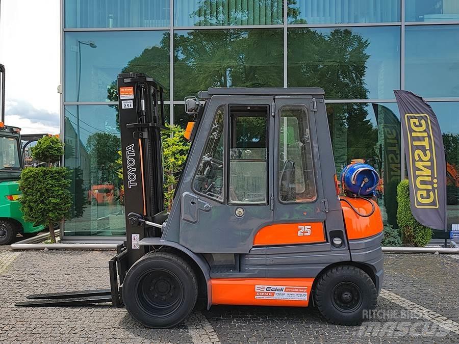 Toyota 6FG25 Газові навантажувачі