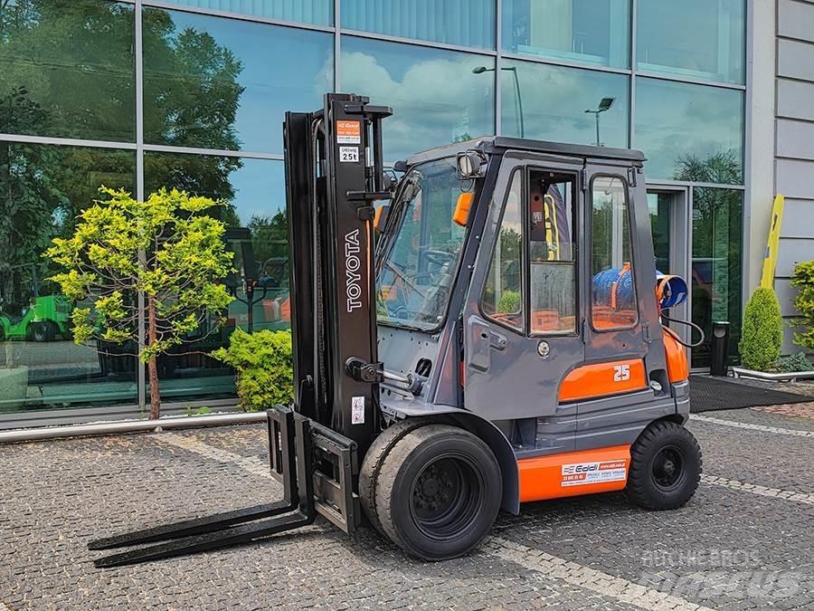 Toyota 6FG25 Газові навантажувачі