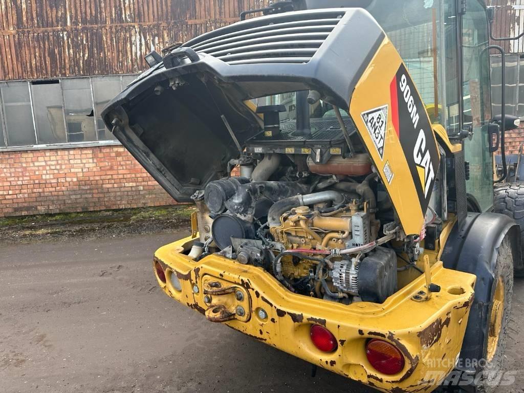 CAT 906 Фронтальні навантажувачі