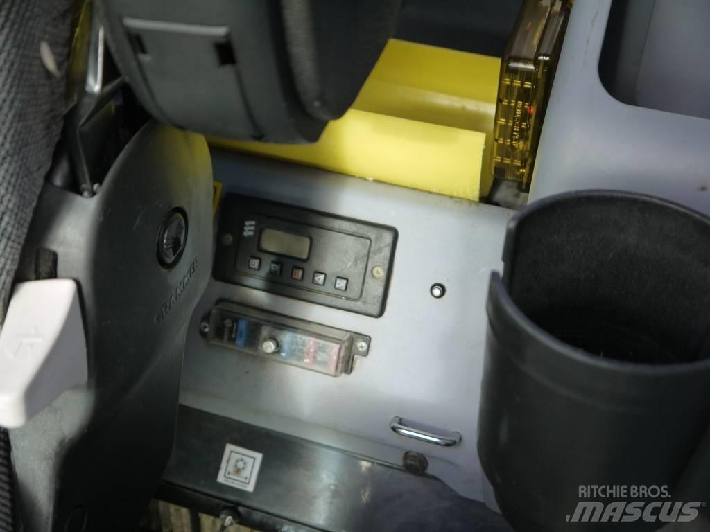 Komatsu PW 160-7E0 Колісні екскаватори