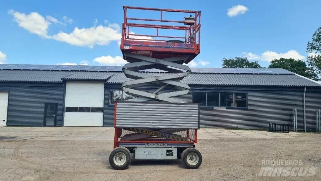 SkyJack 6832 Підйомники-ножиці