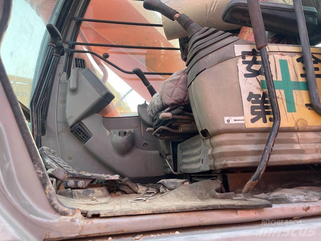 Hitachi ZX 270 Гусеничні екскаватори