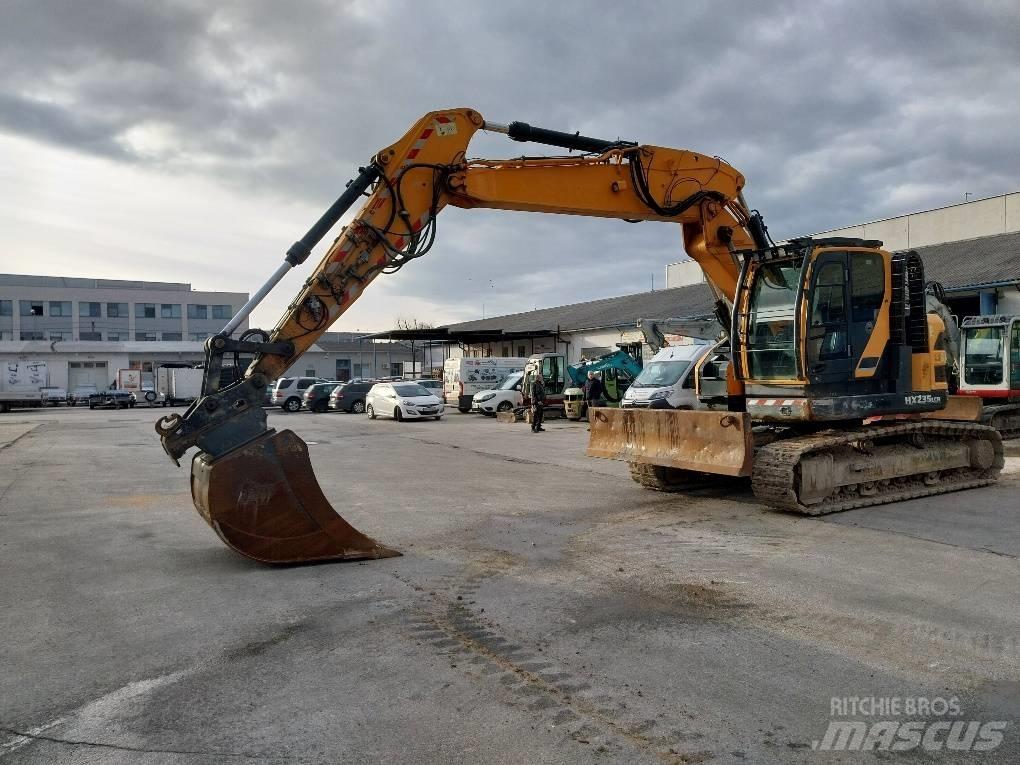 Hyundai HX 235 LCR Гусеничні екскаватори