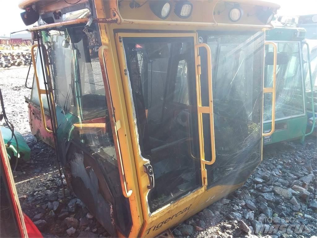 Tigercat 1075 Кабіна