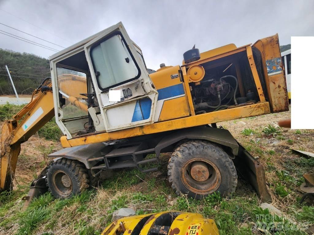 Hyundai ROBEX 2000W Колісні екскаватори