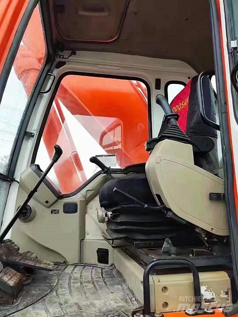Doosan 300 Гусеничні екскаватори