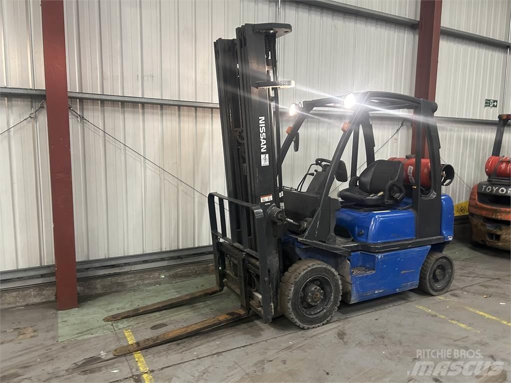 Nissan UD02A20PQ Газові навантажувачі