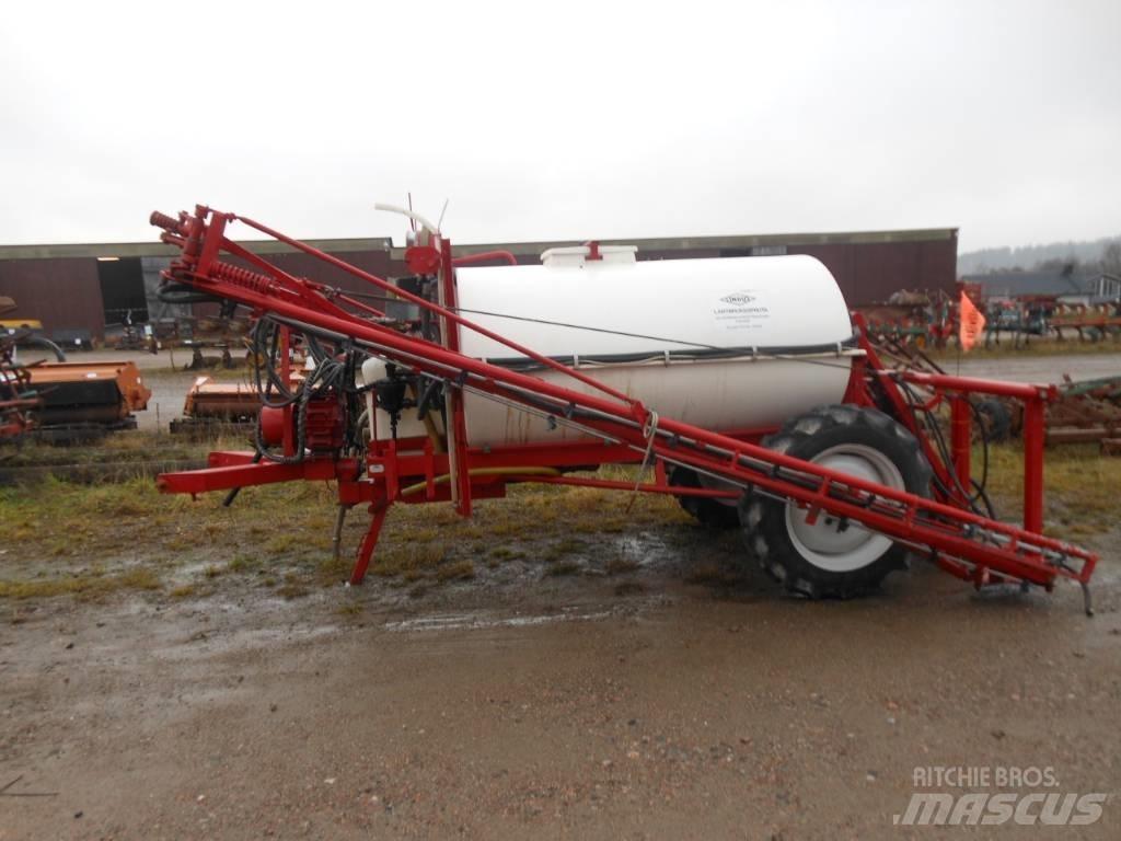 Lindus SPRUTA 2400L Причіпні обприскувачі